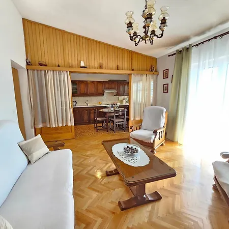 Brkulj Apartment Makarska